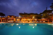 Poolanglage am Abend